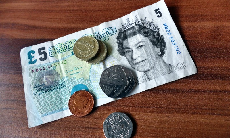 British shop prices decline as ‘intense competition’ grows