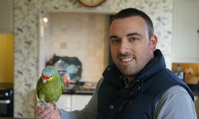 Peewee the parrot and Kirk Rothwell film Bucktons’ bird care guides