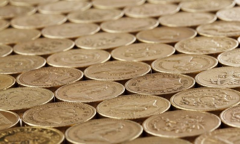 Amazon takes on bricks-and-mortar stores with cash sales