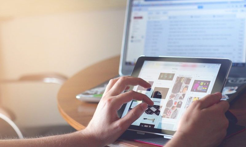 Online sales take the lead with UK shoppers