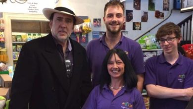 Celebrity makes shock appearance at pet shop