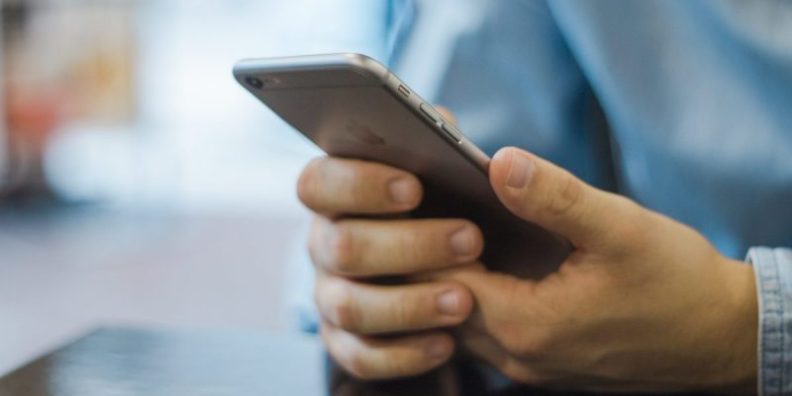 Smartphones boost increase in retail searches