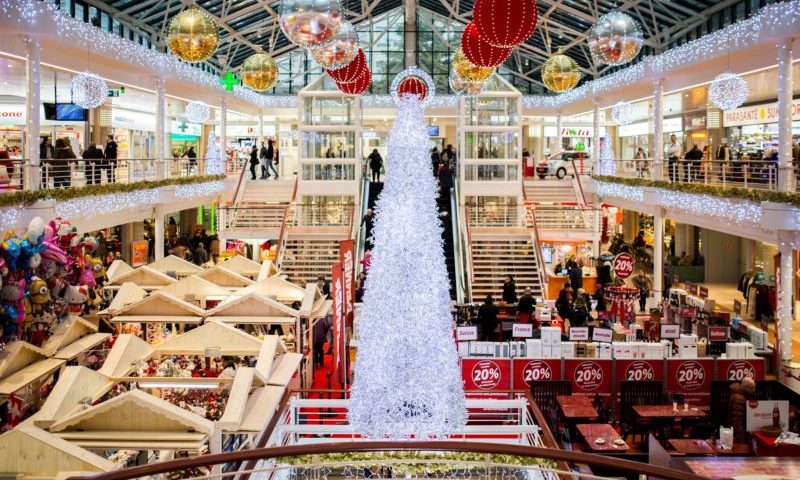 More spent on pets than friends at Christmas