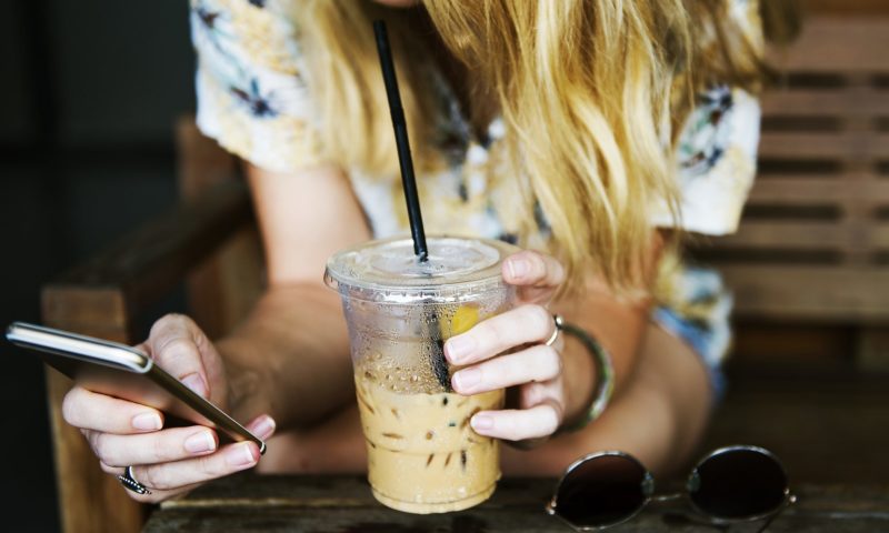 Online retail jumps 19 percent in April