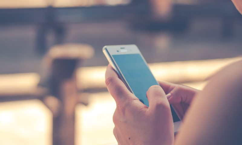 Smartphone purchases account for 54 percent of UK retail transactions, study finds