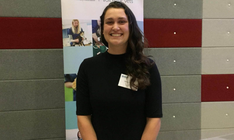 Newly qualified vet receives scholarship for raptor rehabilitation research