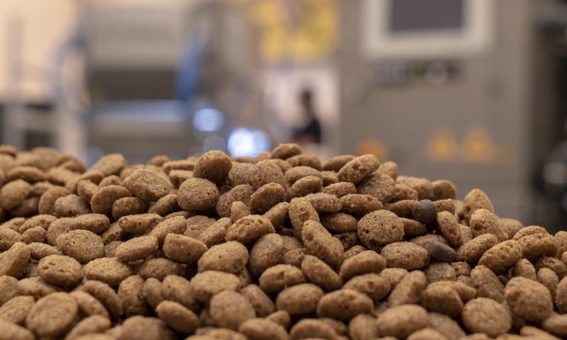 TOMRA Food machine to separate ‘foreign bodies’ from pet food