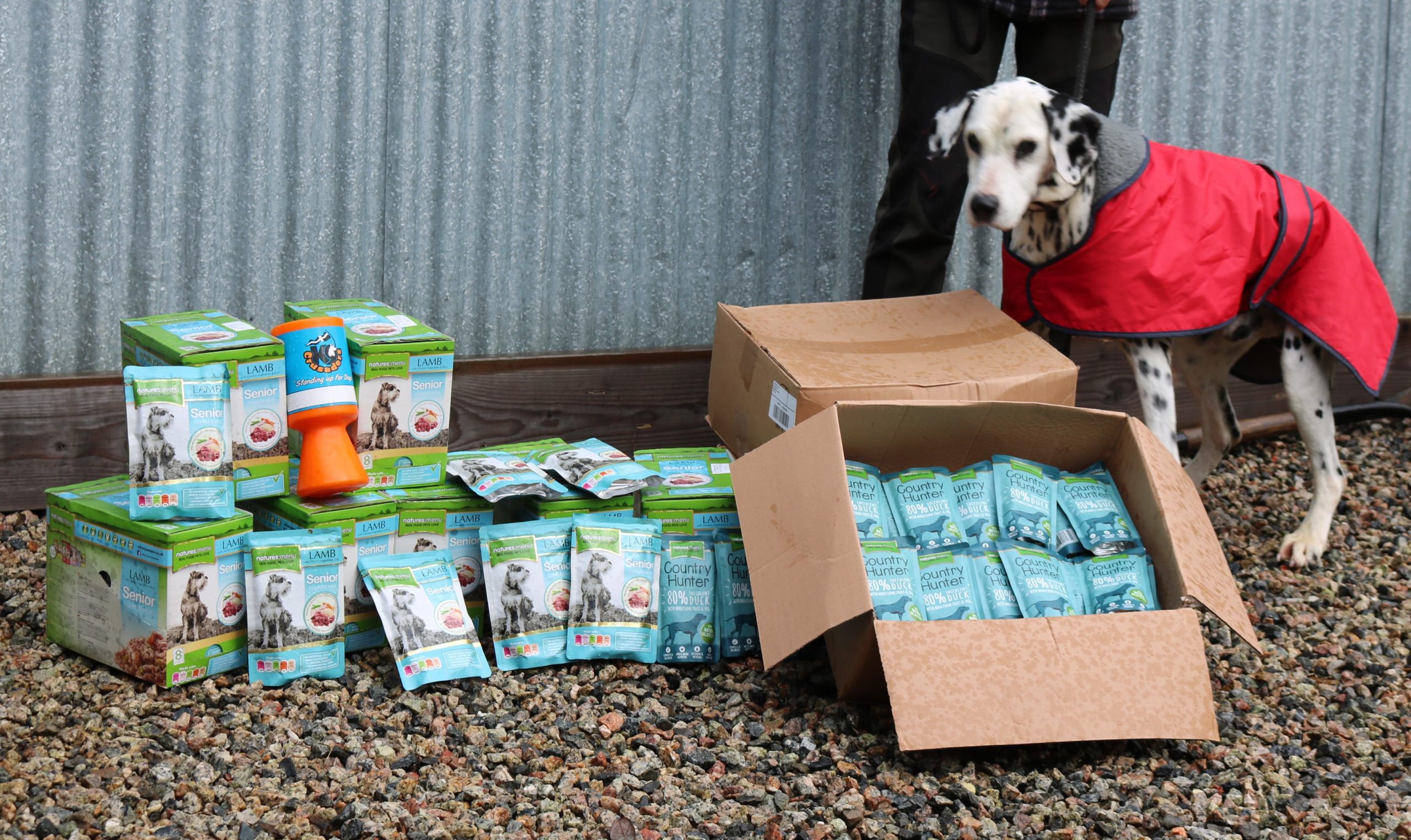 Natures Menu donates 1,600 food pouches to charity