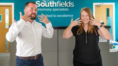 Vets learn sign language for deaf clients