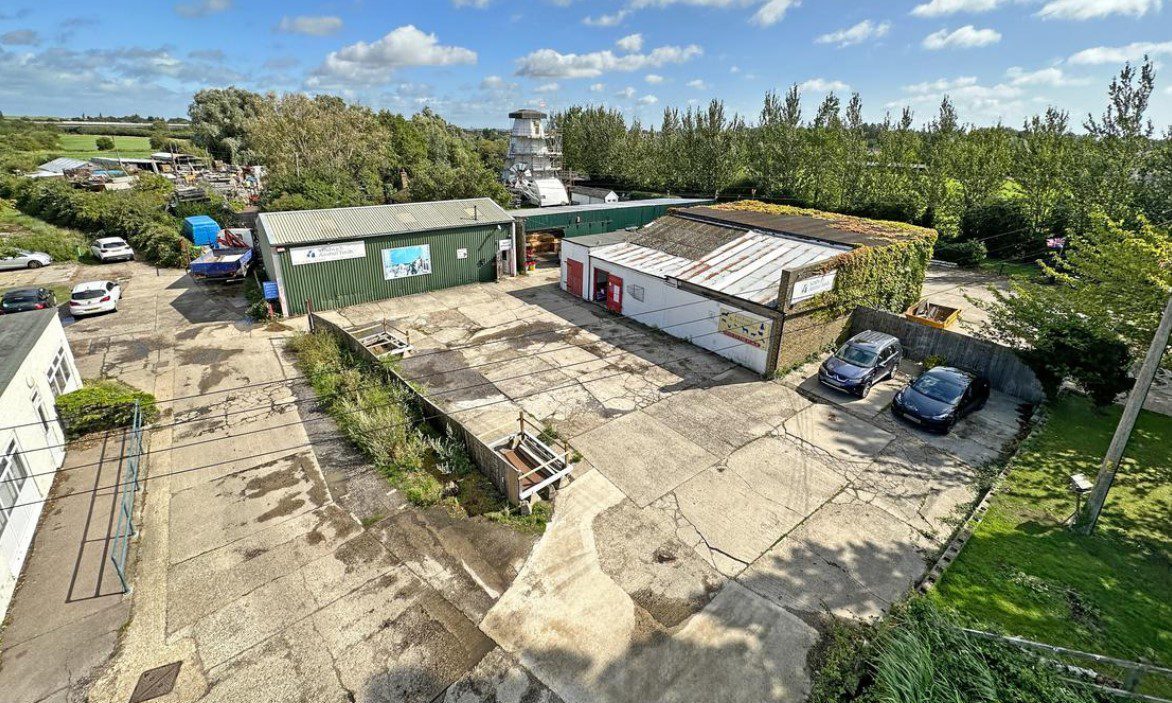 Sandwich Animal Feeds up for sale