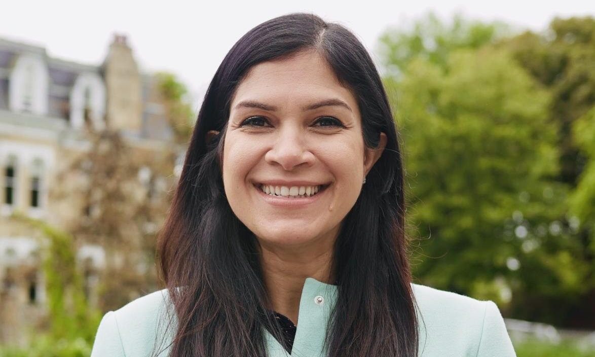 Mayhew chief to step down in March